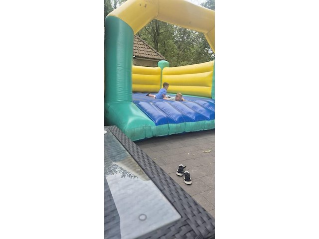 1 springkasteel + blower - afbeelding 1 van  3