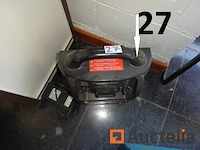 1 start booster 12 volt 22 ampère merk booster - afbeelding 1 van  2