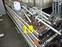 1 steiger waarvan 12 kisten en 1 voorraad poten, 9 verdiepingen, afm. 3m/65cm/7cm, alles in aanhangwagen nr. 17 behalve de twee oprijplaten - afbeelding 8 van  12