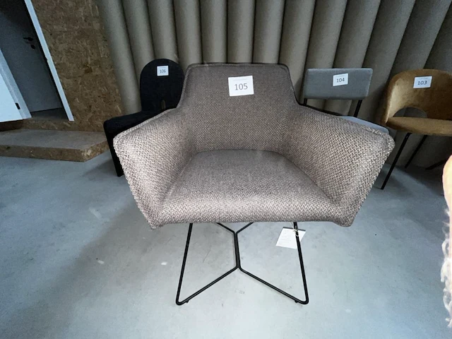 1 stoel met stoffen bekleding - afbeelding 2 van  4