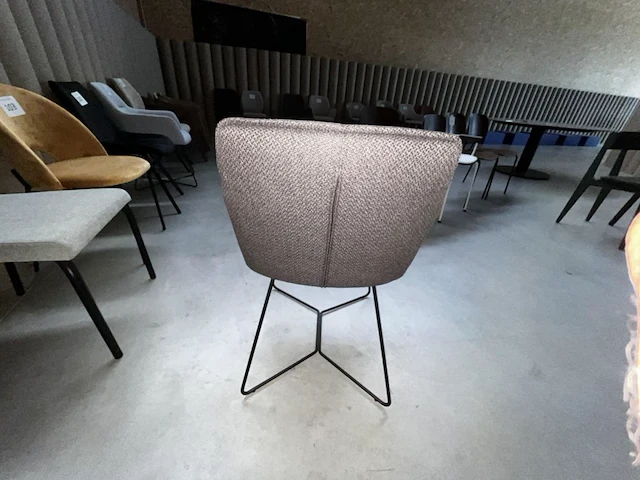 1 stoel met stoffen bekleding - afbeelding 4 van  4