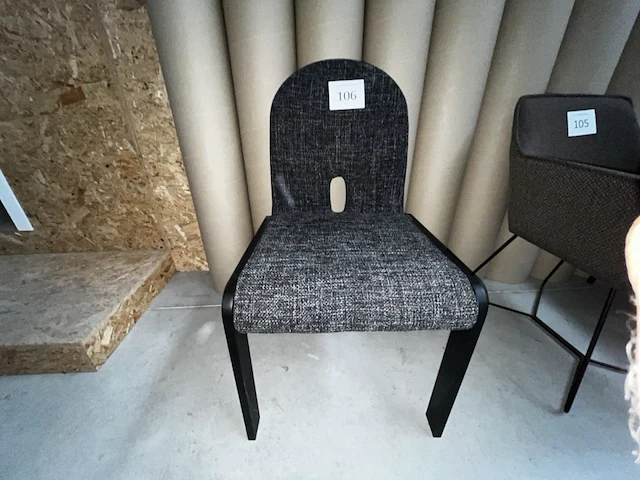 1 stoel met stoffen bekleding - afbeelding 1 van  4