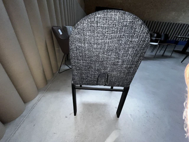 1 stoel met stoffen bekleding - afbeelding 4 van  4