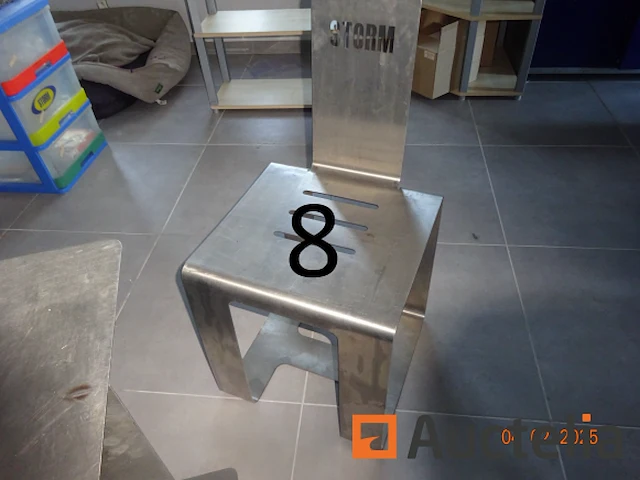 1 strijkijzer tafel 80/64/72 met de storm merk, 2 krukken, 2 stoelen - afbeelding 4 van  7