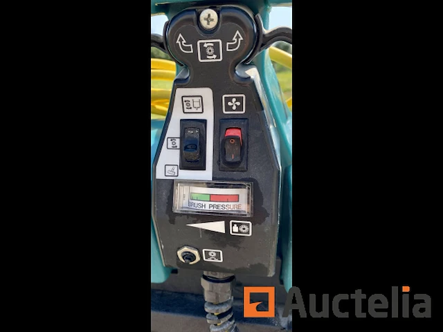1 stuks tennant 443c-4 schrobzuigmachine - afbeelding 8 van  25