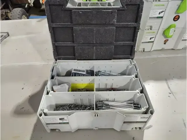 1 systainer festool inhoudende divers montagemateriaal - afbeelding 2 van  4