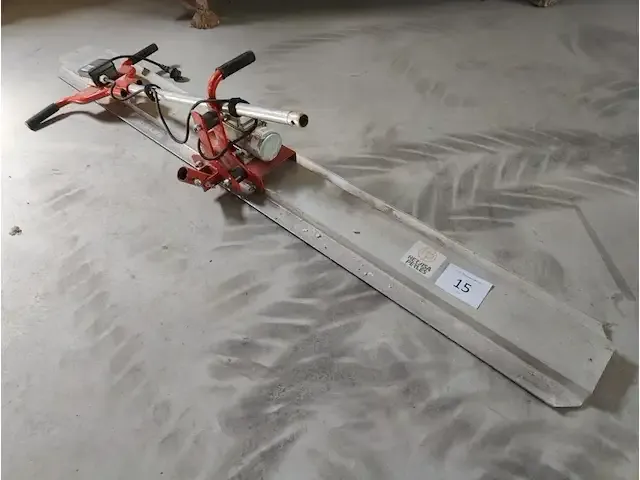 1 trilbetondekvloer machine hervisa perles - afbeelding 1 van  7