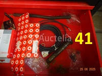 1 trolley op rode wielen en de inhoud ervan - afbeelding 4 van  5