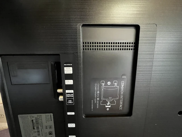 1 tv toestel samsung crystal hd - afbeelding 5 van  8