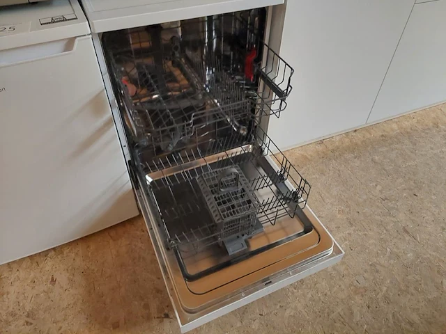 1 vaatwasser whirlpool - afbeelding 4 van  4
