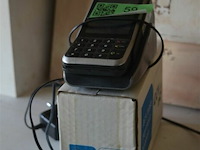 1 verifone betaalmiddel + 1 doos met rolletjes - afbeelding 1 van  2