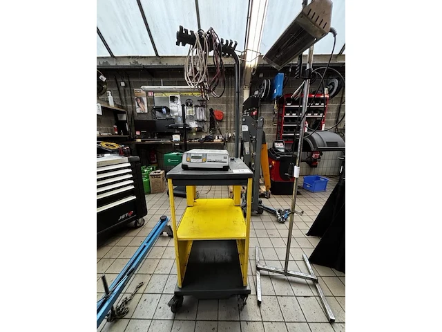 1 verrijdbare kar vv. acculader gys flash 50.12 hf - afbeelding 1 van  4