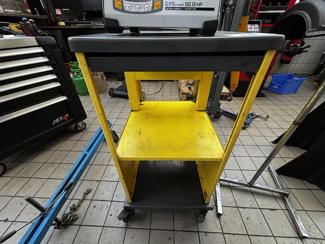 1 verrijdbare kar vv. acculader gys flash 50.12 hf - afbeelding 2 van  4
