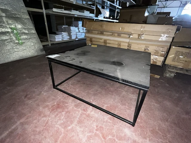 1 vierkante bijzettafel - afbeelding 1 van  3