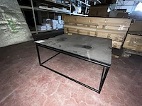 1 vierkante bijzettafel - afbeelding 1 van  3