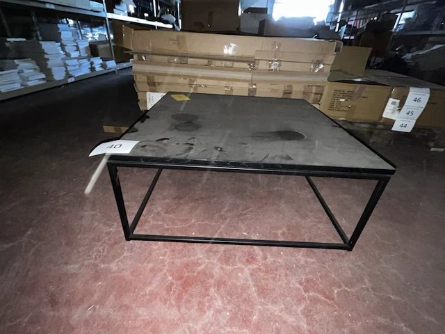 1 vierkante bijzettafel - afbeelding 2 van  3