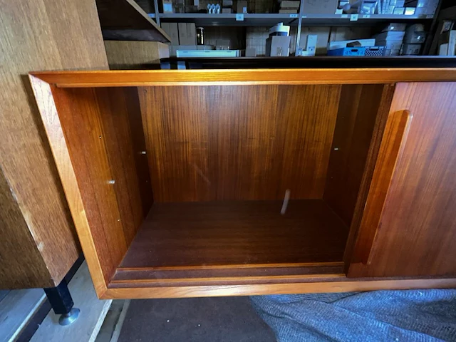 1 vintage dressoir - afbeelding 2 van  5