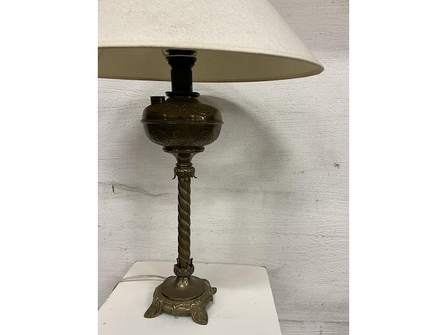 1 vintage tafellamp met een gedraaide messing voet - afbeelding 2 van  2