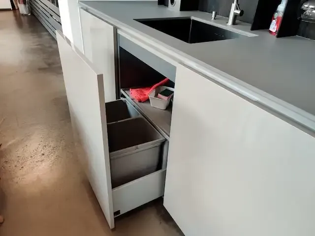 1 volledige demo keuken met apparatuur - afbeelding 30 van  62