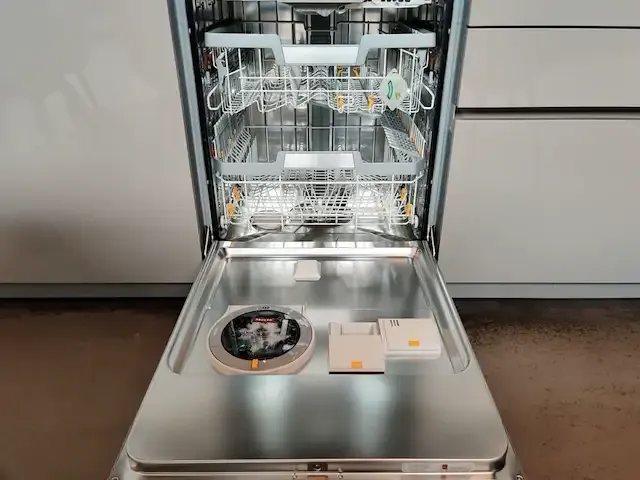 1 volledige demo keuken met apparatuur - afbeelding 36 van  62