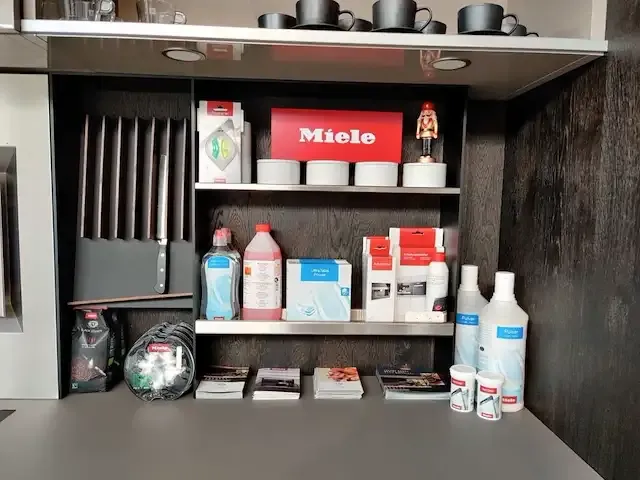 1 volledige demo keuken met apparatuur - afbeelding 41 van  62