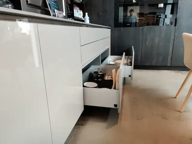 1 volledige demo keuken met apparatuur - afbeelding 47 van  62