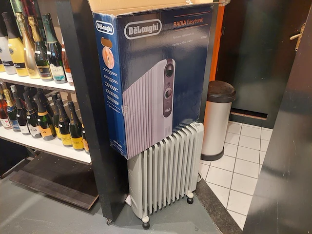 1 volledige inhoud bijkeuken, bureau en kelder - afbeelding 3 van  40