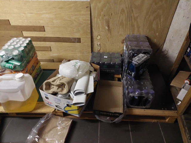 1 volledige inhoud bijkeuken, bureau en kelder - afbeelding 13 van  40