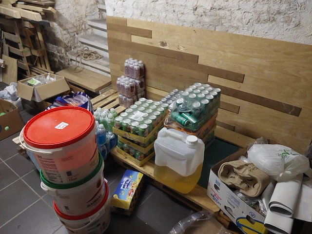1 volledige inhoud bijkeuken, bureau en kelder - afbeelding 14 van  40