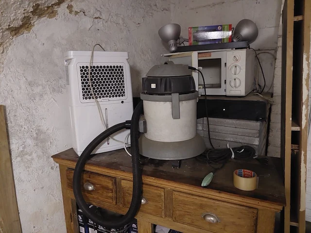 1 volledige inhoud bijkeuken, bureau en kelder - afbeelding 15 van  40