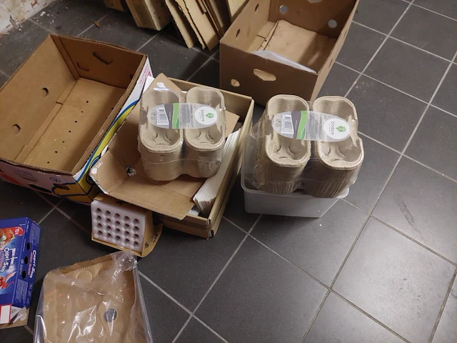 1 volledige inhoud bijkeuken, bureau en kelder - afbeelding 19 van  40