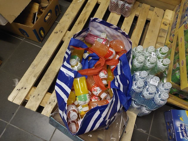 1 volledige inhoud bijkeuken, bureau en kelder - afbeelding 21 van  40