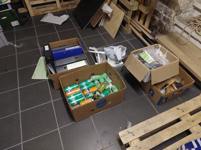 1 volledige inhoud bijkeuken, bureau en kelder - afbeelding 22 van  40