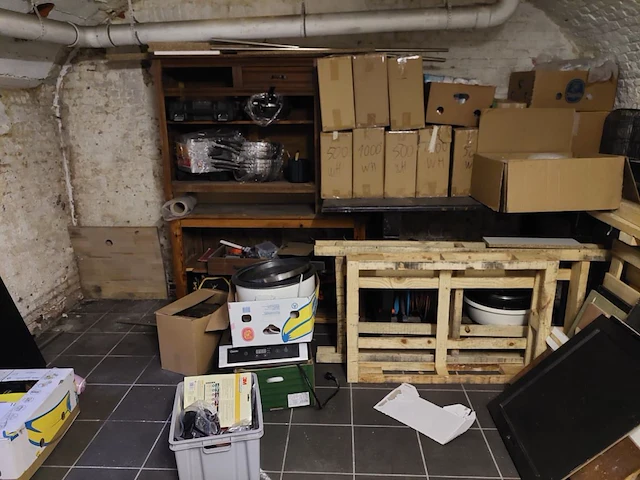 1 volledige inhoud bijkeuken, bureau en kelder - afbeelding 25 van  40