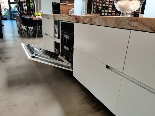 1 volledige keuken met apparatuur - afbeelding 44 van  63