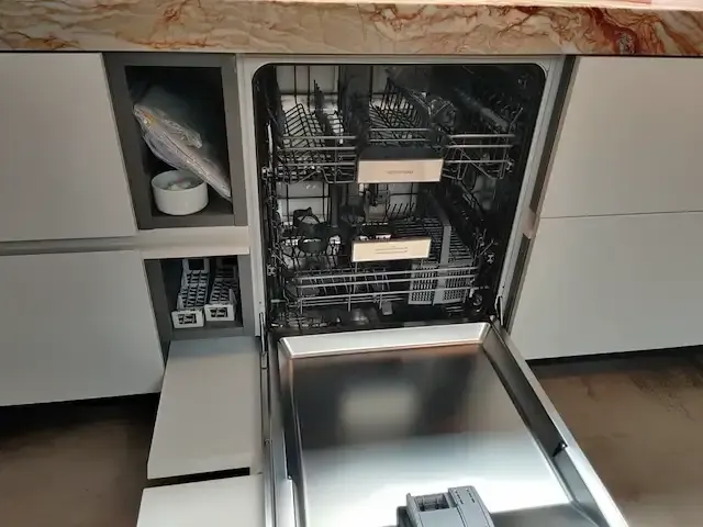 1 volledige keuken met apparatuur - afbeelding 49 van  63