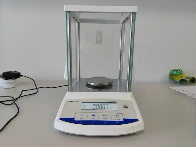 1 wetenschappelijke weegschaal fisherbrand analytical series np: € 750 - afbeelding 1 van  6