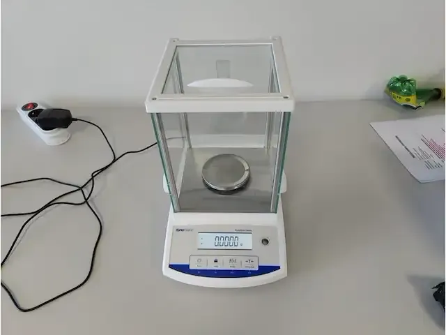 1 wetenschappelijke weegschaal fisherbrand analytical series np: € 750 - afbeelding 2 van  6