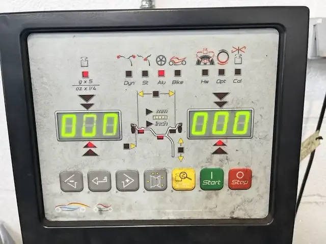 1 wielbalanceermachine corghi 650 proline - afbeelding 2 van  7