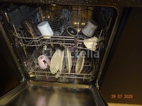 1 witte dolce gusto koffiemachine, 1 rode doce gusto koffiemachine, 1 tristar waterkoker, de inhoud van de uitgeruste keuken zoals kopjes, bestek, kommen - afbeelding 3 van  5