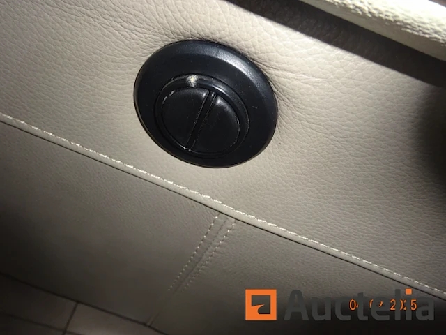 1 woonkamer drie plaatsen lang. 2m60, leer met elektrische ontspanning - afbeelding 1 van  4
