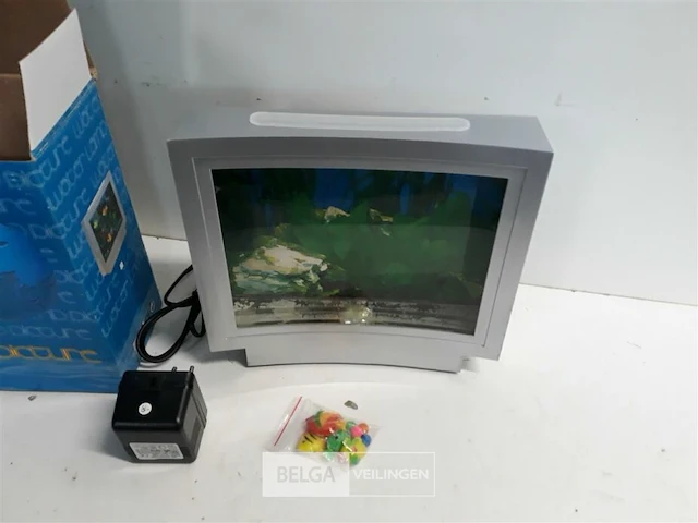 1 x fake aquarium met pvc vissen - afbeelding 1 van  3