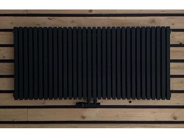 1 x h550xb1800 horizontaale designradiator mat zwart - afbeelding 1 van  4