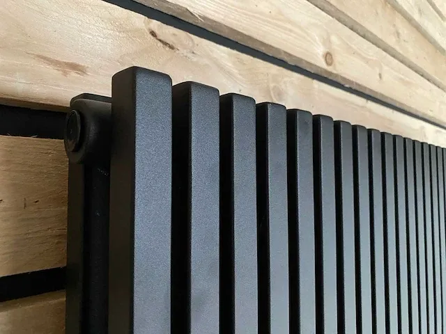 1 x h900xb900 horizontaale designradiator mat zwart - afbeelding 2 van  4