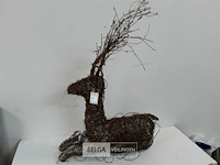 1 x hert zittend bruin met verlichting 55x55 cm - afbeelding 2 van  3