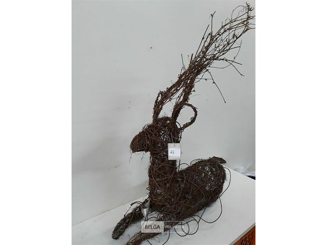1 x hert zittend bruin met verlichting 55x55 cm - afbeelding 3 van  3