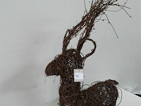 1 x hert zittend bruin met verlichting 55x55 cm - afbeelding 3 van  3