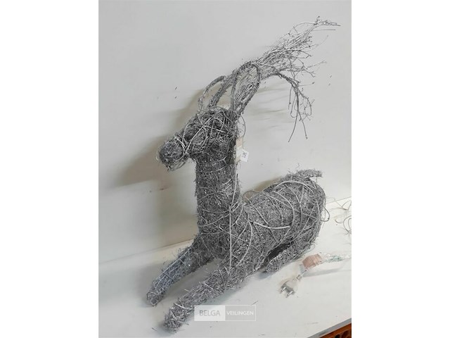 1 x hert zittend zilver met verlichting 55x55 cm - afbeelding 3 van  3