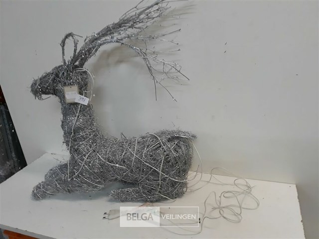 1 x hert zittend zilver met verlichting 55x55 cm - afbeelding 1 van  3