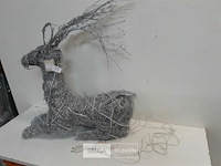 1 x hert zittend zilver met verlichting 55x55 cm - afbeelding 1 van  3